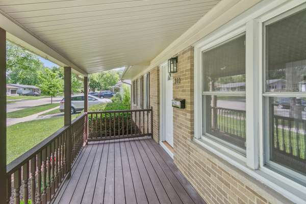 310 Rosewood AVE, Buffalo Grove, IL 60089