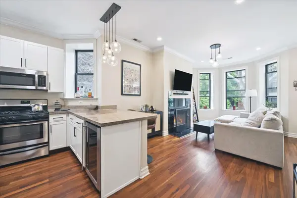 832 W Roscoe ST #2, Chicago, IL 60657