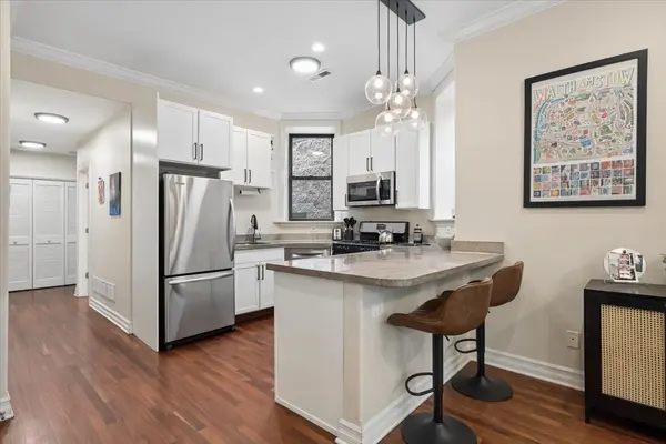 832 W Roscoe ST #2, Chicago, IL 60657
