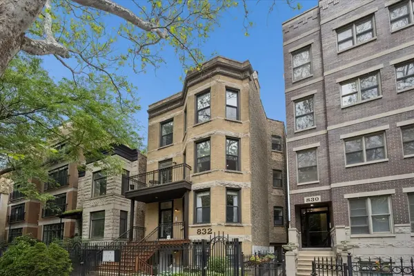 832 W Roscoe ST #2, Chicago, IL 60657