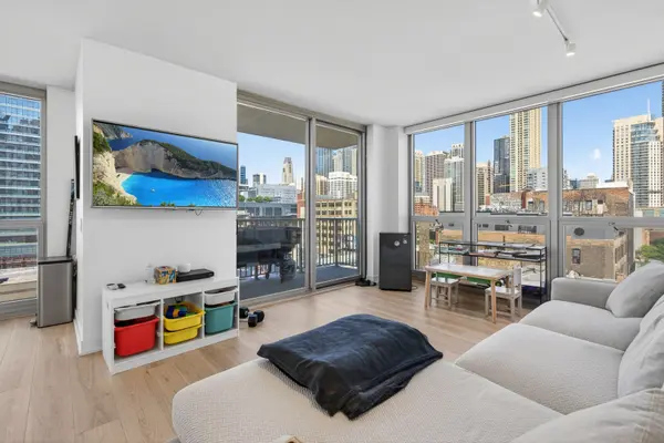 200 W Grand AVE #806, Chicago, IL 60654