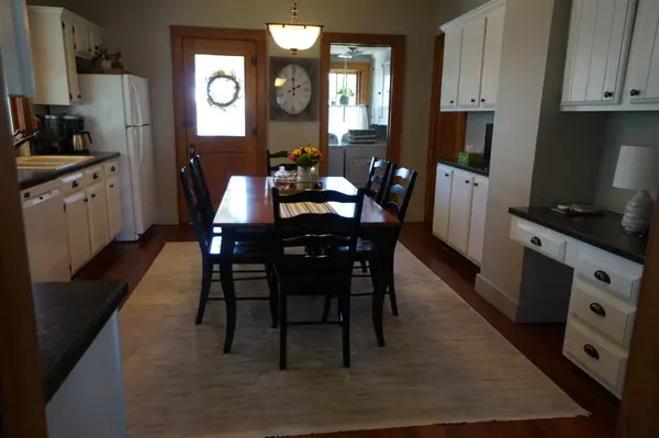 202 N 6th ST, Bellevue, IA 52031