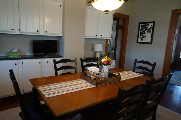 202 N 6th ST, Bellevue, IA 52031