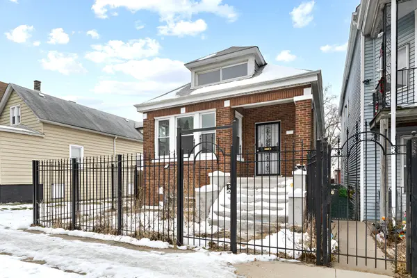 8528 S Escanaba AVE, Chicago, IL 60617