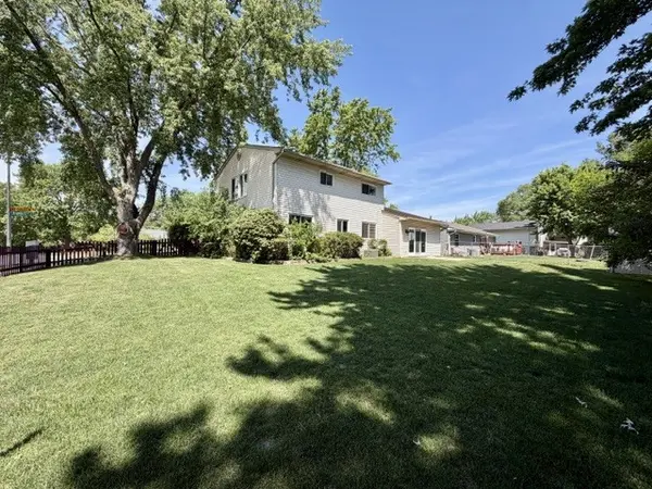 34 Highbury DR, Elgin, IL 60120