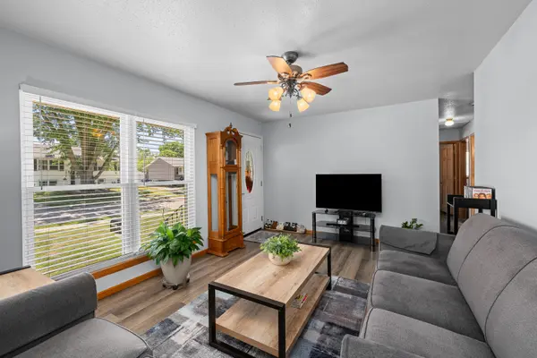 3524 W Columbia AVE, Davenport, IA 52804