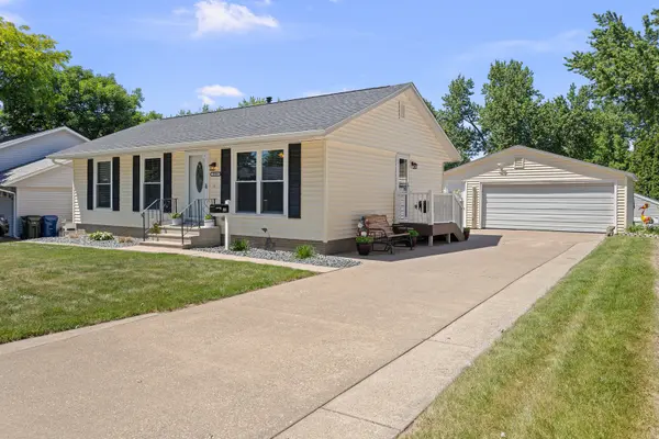 3524 W Columbia AVE, Davenport, IA 52804