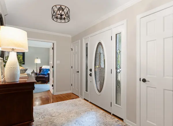 1385 Ginger LN, Naperville, IL 60565
