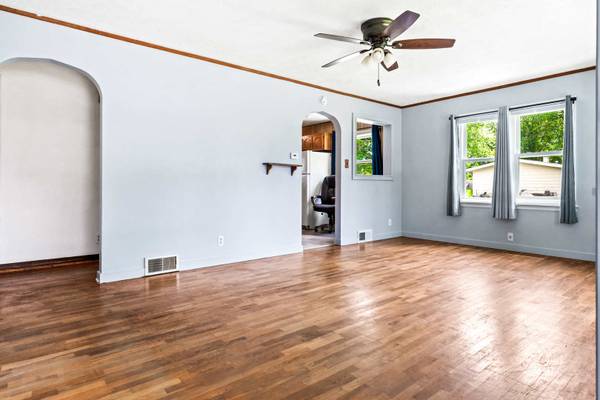 525 Grant ST, Chenoa, IL 61726