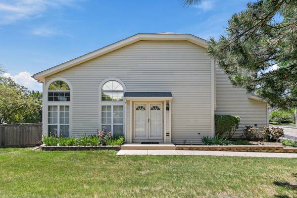 621 Newbury LN, Schaumburg, IL 60173