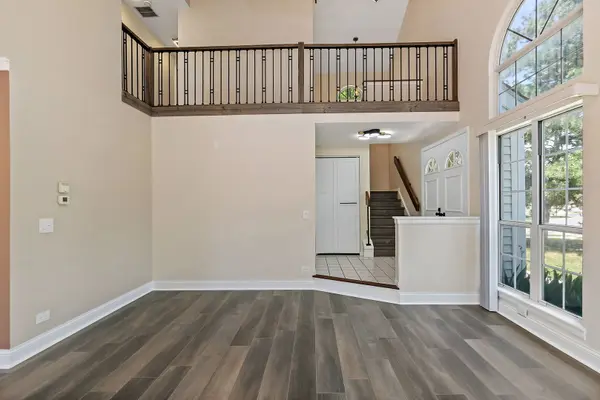 621 Newbury LN, Schaumburg, IL 60173