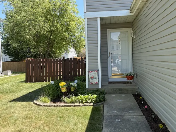 1485 Exeter LN, South Elgin, IL 60177