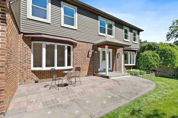 1439 Blackhawk DR, Schaumburg, IL 60193