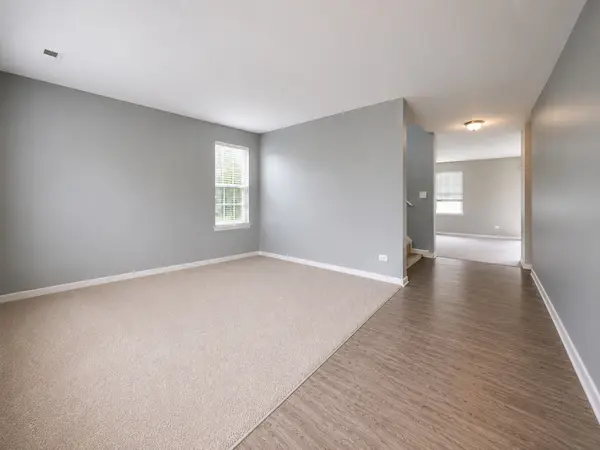 190 Norfolk LN, Pingree Grove, IL 60140