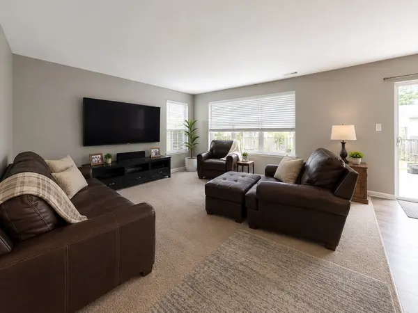 190 Norfolk LN, Pingree Grove, IL 60140