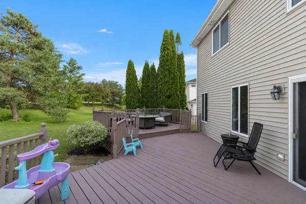 1759 Deerhaven DR, Crystal Lake, IL 60014