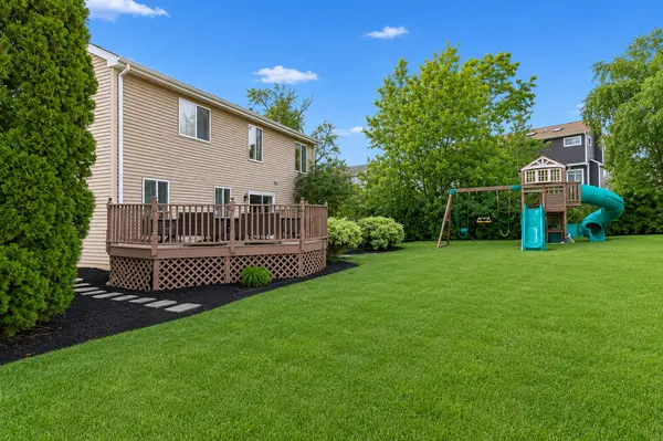 1759 Deerhaven DR, Crystal Lake, IL 60014