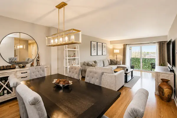 1101 S Hunt Club DR #403, Mount Prospect, IL 60056