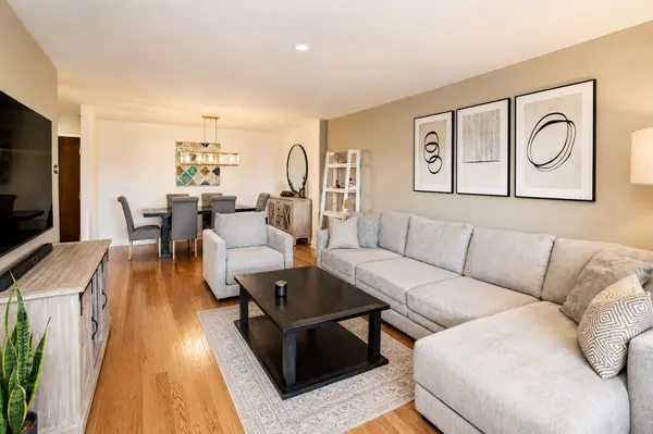 1101 S Hunt Club DR #403, Mount Prospect, IL 60056