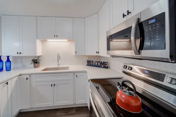 2333 N Neva AVE #204C, Chicago, IL 60707