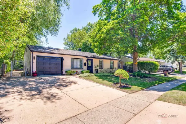725 Russet LN, Streamwood, IL 60107