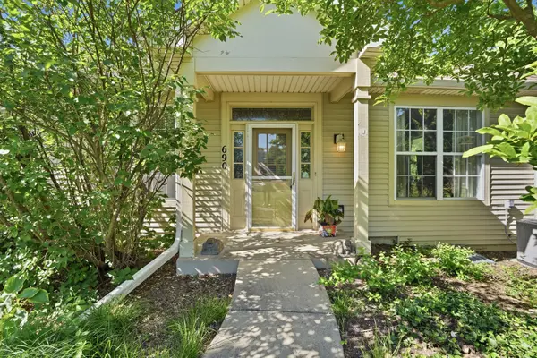 690 Littleton TRL #18-6, Elgin, IL 60120