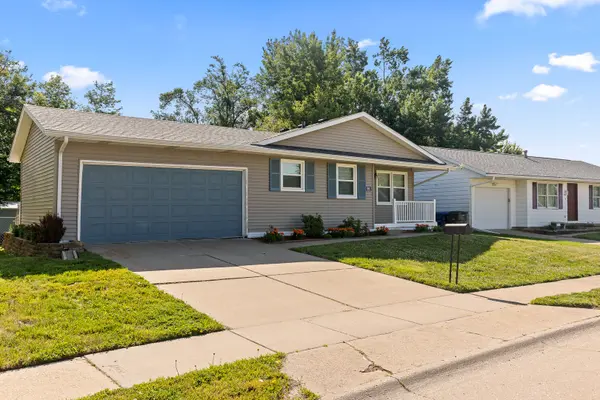 6345 N Hazelwood AVE, Davenport, IA 52806