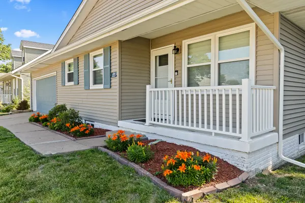 6345 N Hazelwood AVE, Davenport, IA 52806