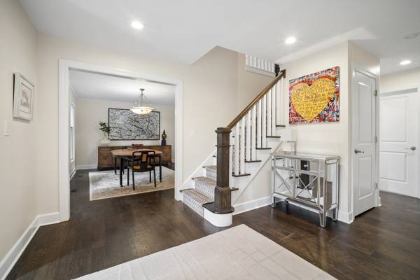 4220 Terri Lyn LN, Northbrook, IL 60062