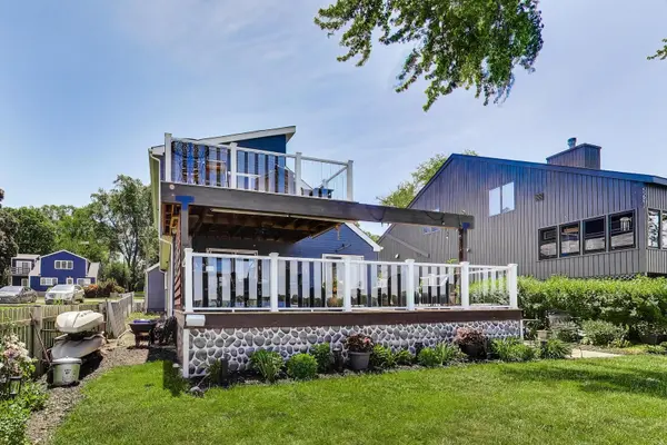 3923 E Lake Shore DR, Wonder Lake, IL 60097