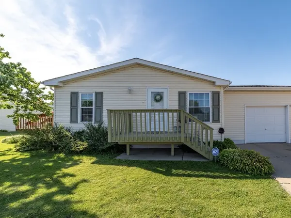 238 Meadowlark LN #A, Sandwich, IL 60548