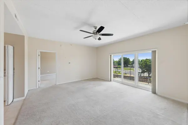 8822 BROOKFIELD AVE #405, Brookfield, IL 60513
