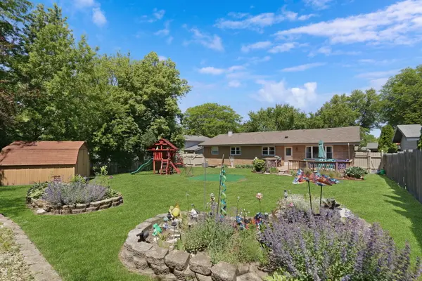 2313 Carriage LN, Lindenhurst, IL 60046