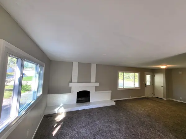18455 W Meadow LN, Gurnee, IL 60031