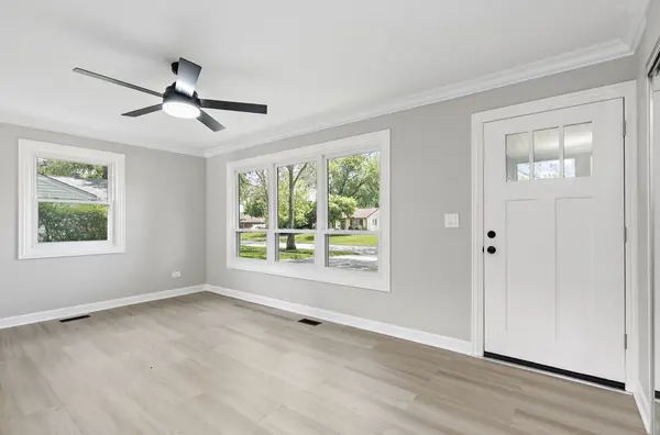 2204 Hawk LN, Rolling Meadows, IL 60008