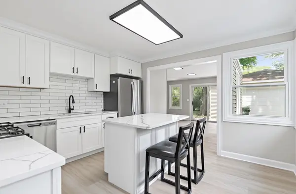 2204 Hawk LN, Rolling Meadows, IL 60008