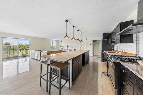 110 W Butterfield RD #510S, Elmhurst, IL 60126