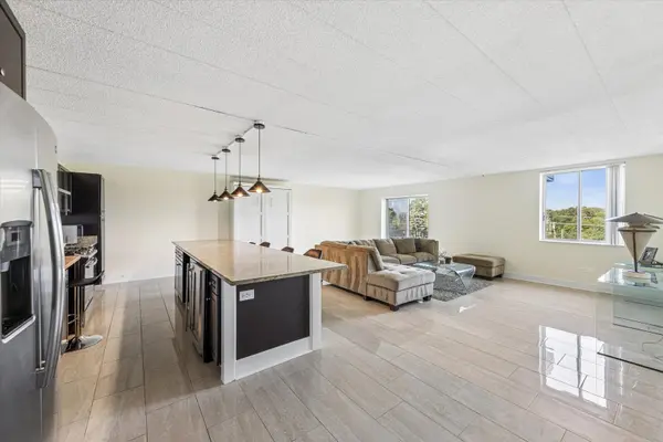 110 W Butterfield RD #510S, Elmhurst, IL 60126