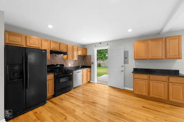 75 Kingman LN, Hoffman Estates, IL 60169