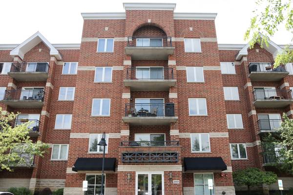 3401 N Carriageway DR #401, Arlington Heights, IL 60004