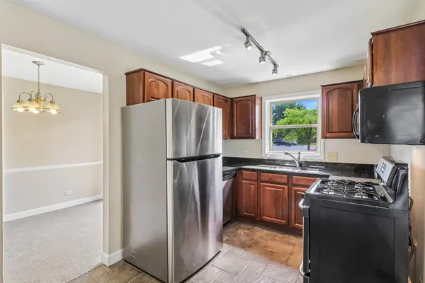 1336 McDowell RD #104, Naperville, IL 60563