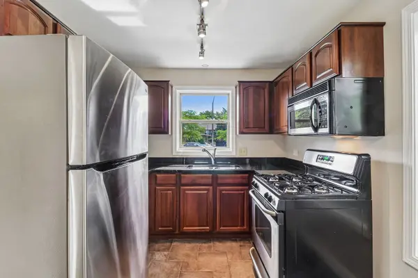 1336 McDowell RD #104, Naperville, IL 60563