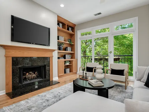 645 W BRIAR PL #3, Chicago, IL 60657
