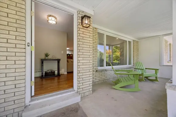671 Revere RD, Glen Ellyn, IL 60137