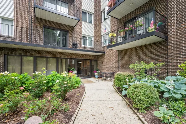 1200 W Northwest HWY #109, Mount Prospect, IL 60056