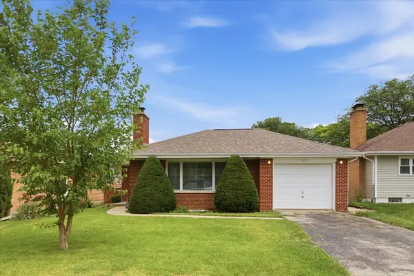 104 W GRANVILLE AVE, Roselle, IL 60172