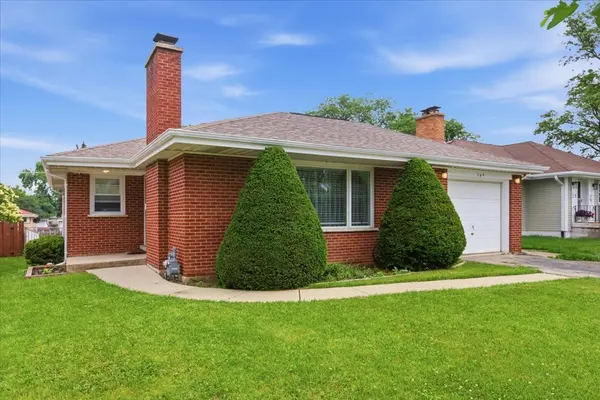 104 W GRANVILLE AVE, Roselle, IL 60172