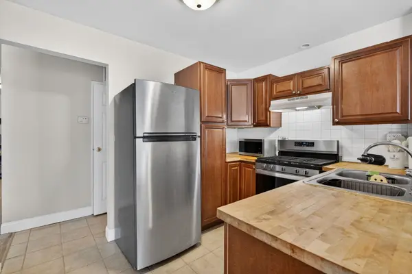 1289 Court E CT, Hanover Park, IL 60133