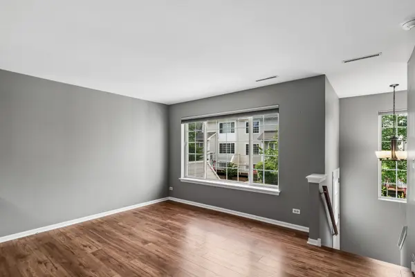 49 S Treehouse LN #49, Round Lake, IL 60073