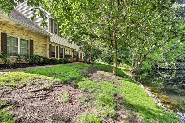 1544 Laurel Oaks DR, Streamwood, IL 60107